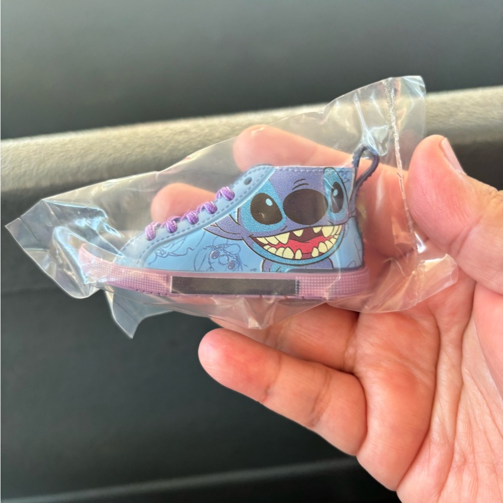 Disney D23 Lacers mystery vinyl figure Stitch